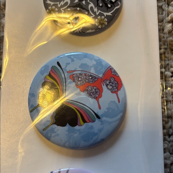 NWT Vera Bradley Buttons - Picture 4 of 5